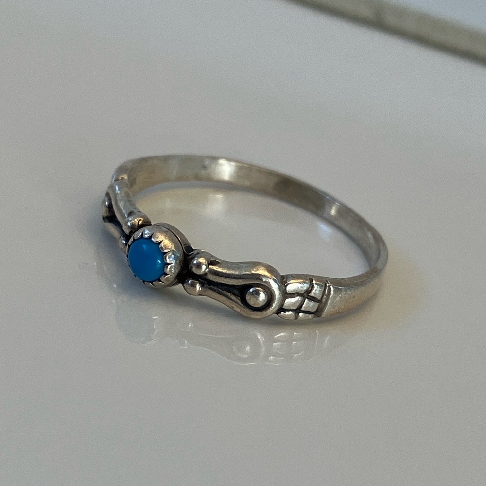 Sterling Silver Ring with Turquoise Stone - Picture 5 of 5